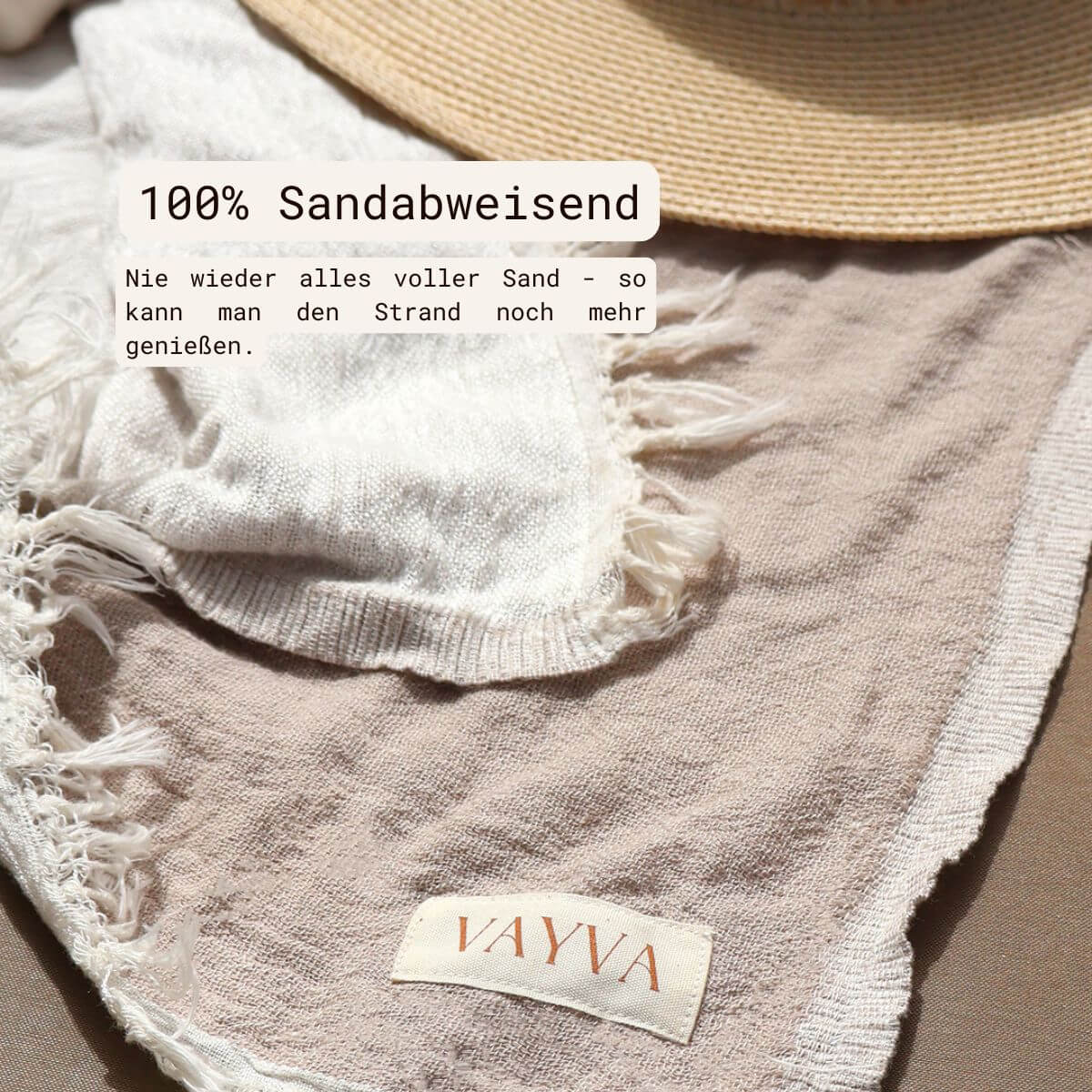 Leichtes Strandtuch (90x170 cm) aus Bambus und OEKO-TEX zertifizierter Baumwolle für Damen | Strandtuch in der Farbe Cappuccino auf Sonnenliege