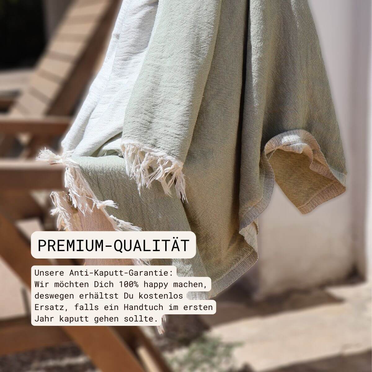 Leichtes Strandtuch (90x170 cm) aus Bambus und OEKO-TEX zertifizierter Baumwolle für Damen | Badetuch hängend an Sonnen in der Farbe Grünteetuhl