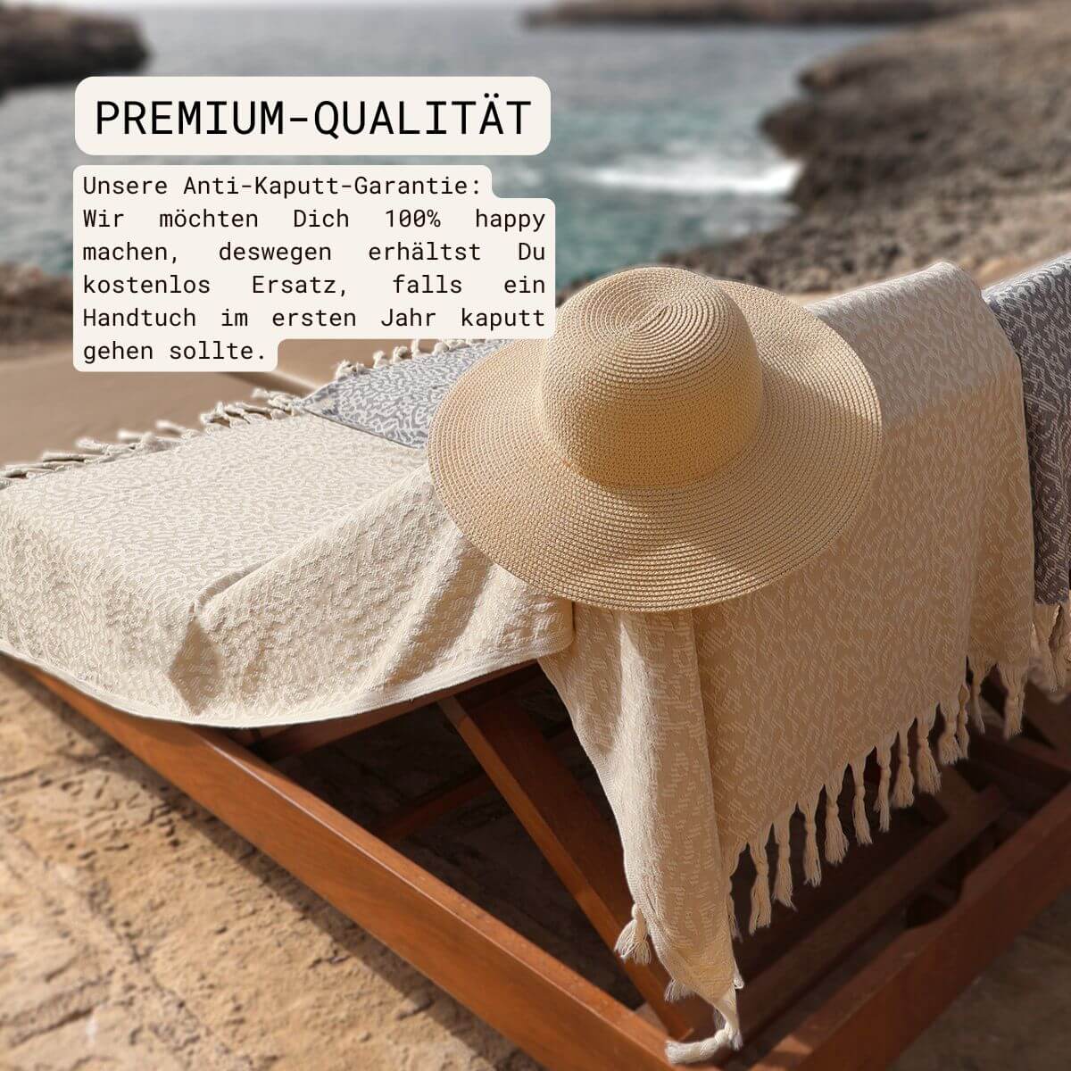 Leichtes Strandtuch (95x175 cm) aus 100% OEKO-TEX zertifizierter Baumwolle für Damen | Strandtuch in der Farbe Beige & Blaugrau mit Leomuster | Auf Sonnenliege