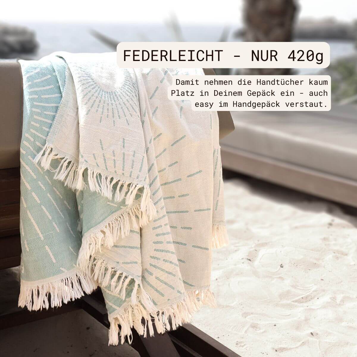 Leichtes Strandtuch (95x170 cm) aus 100% OEKO-TEX zertifizierter Baumwolle für Damen | Strandtuch in der Farbe Türkis mit Sonnenmuster auf Sonnenliege
