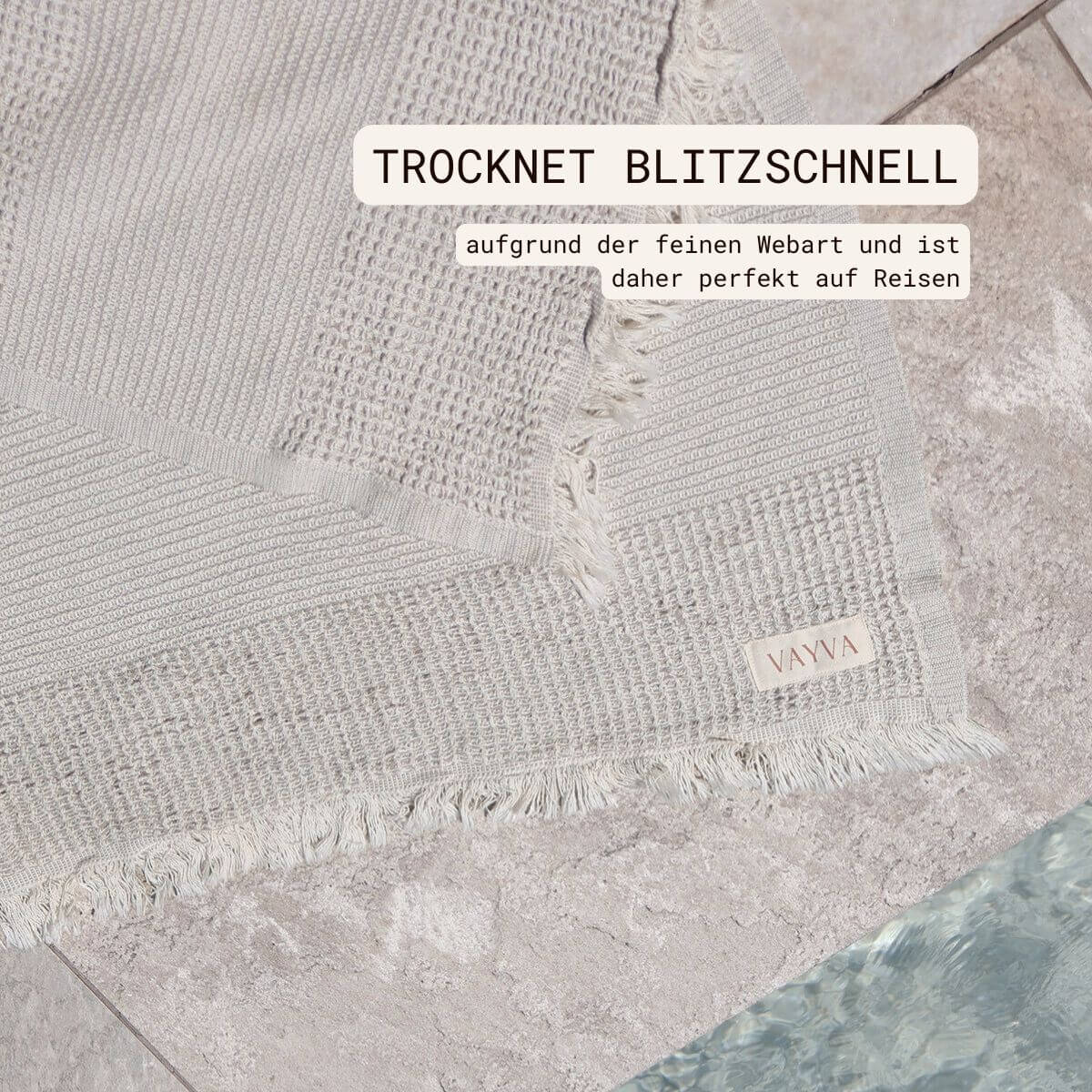 Leichtes Strandtuch (80x180 cm) mit Waffelpiqué aus recycelter und OEKO-TEX zertifizierter Baumwolle für Damen | Strandtuch liegend am Pool | Trocknet blitzschnell