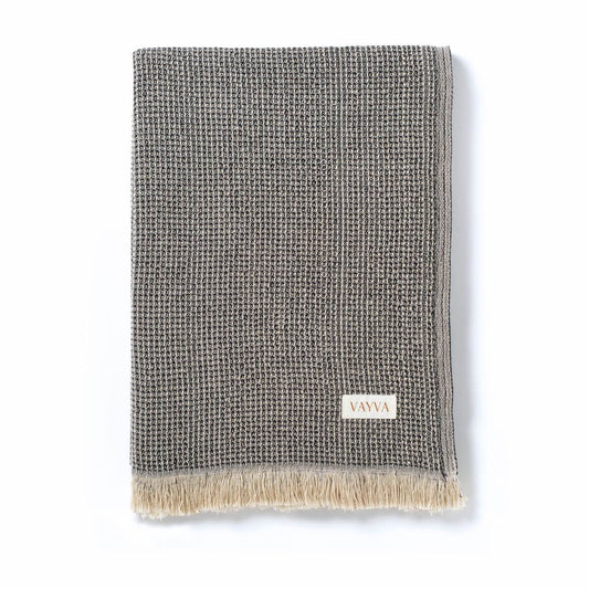 XXL Strandtuch (130x180 cm) aus 100% OEKO-TEX zertifizierter Baumwolle für Damen | Strandtuch in der Farbe Beige mit Wafflepiqué | Gefaltet vor weißem Hintergrund