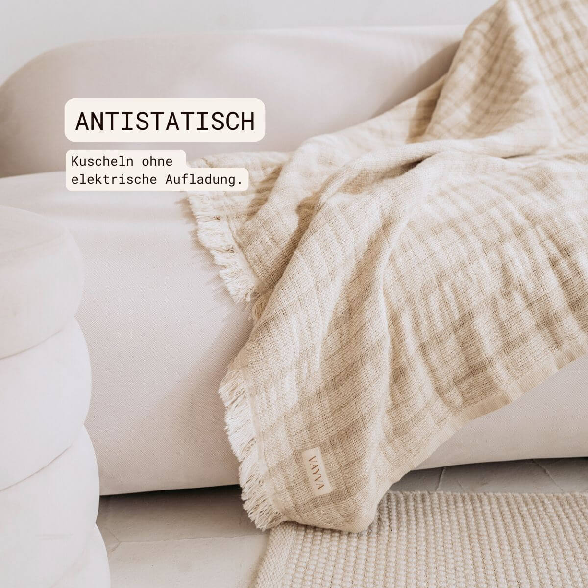 Kuscheldecke (135x200 cm) aus 70% Leinen und 30% OEKO-TEX zertifizierter Baumwolle | Kuscheldecke in der Farbe Beige | Decke als Überwurf auf Sessel