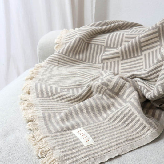 Couchdecke mit recycelter Baumwolle | Striped
