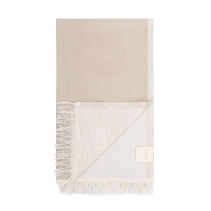Premium Handtuch / Saunatuch / Strandtuch, in der Größe 90 x 170 cm, in der Farbe Cappuccino/Creme, 60% Baumwolle + 40% Bambus, Vorderseite gefaltet vor weißem Hintergrund