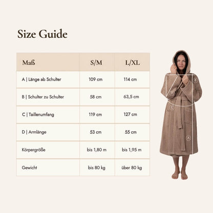 Größentabelle für den VAYVA Kapuzenbademantel in den Größen S/M und L/XL mit Länge, Schulterbreite, Taille und Armlänge