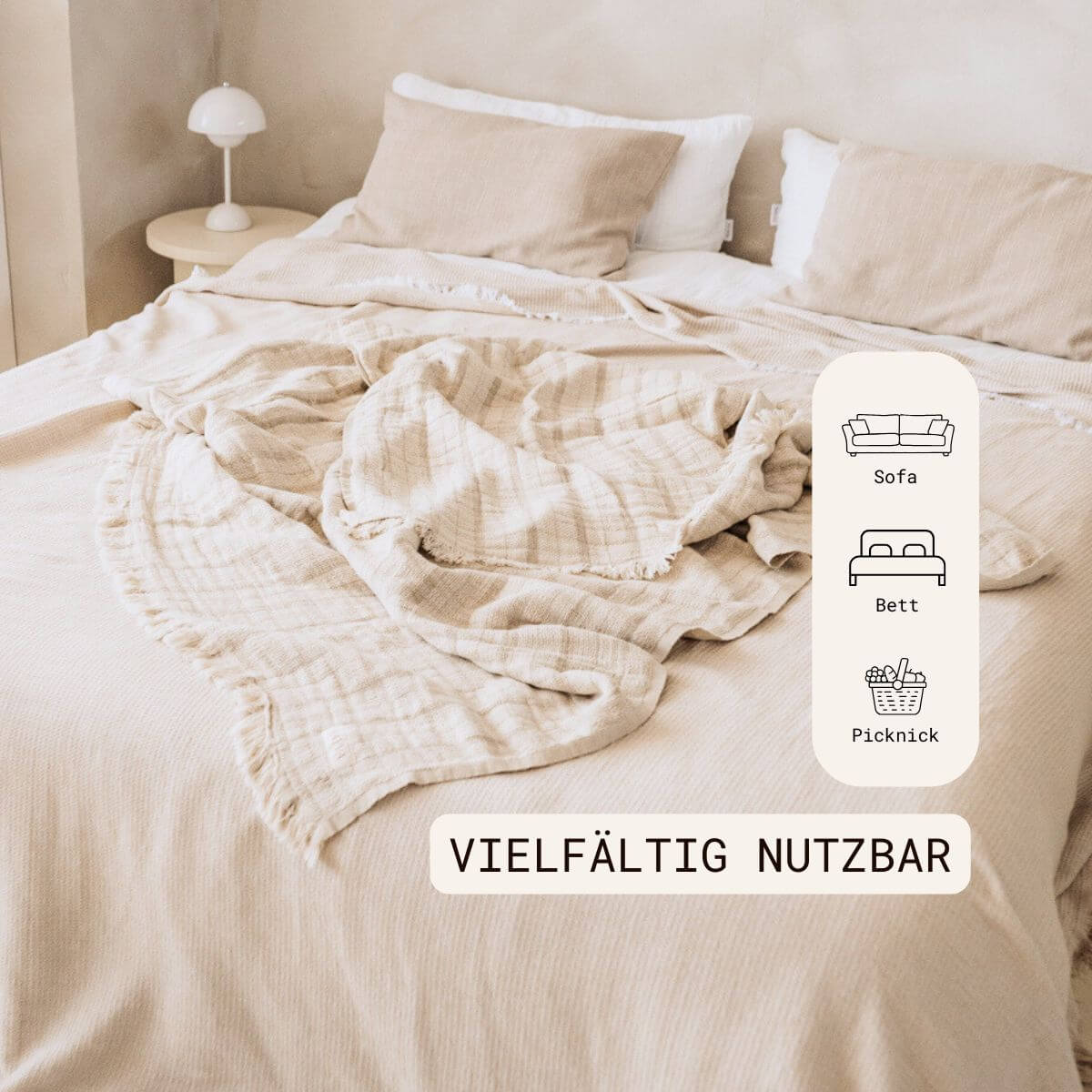 Kuscheldecke (135x200 cm) aus 70% Leinen und 30% OEKO-TEX zertifizierter Baumwolle | Kuscheldecke in der Farbe Beige | Decke liegt auf Bett