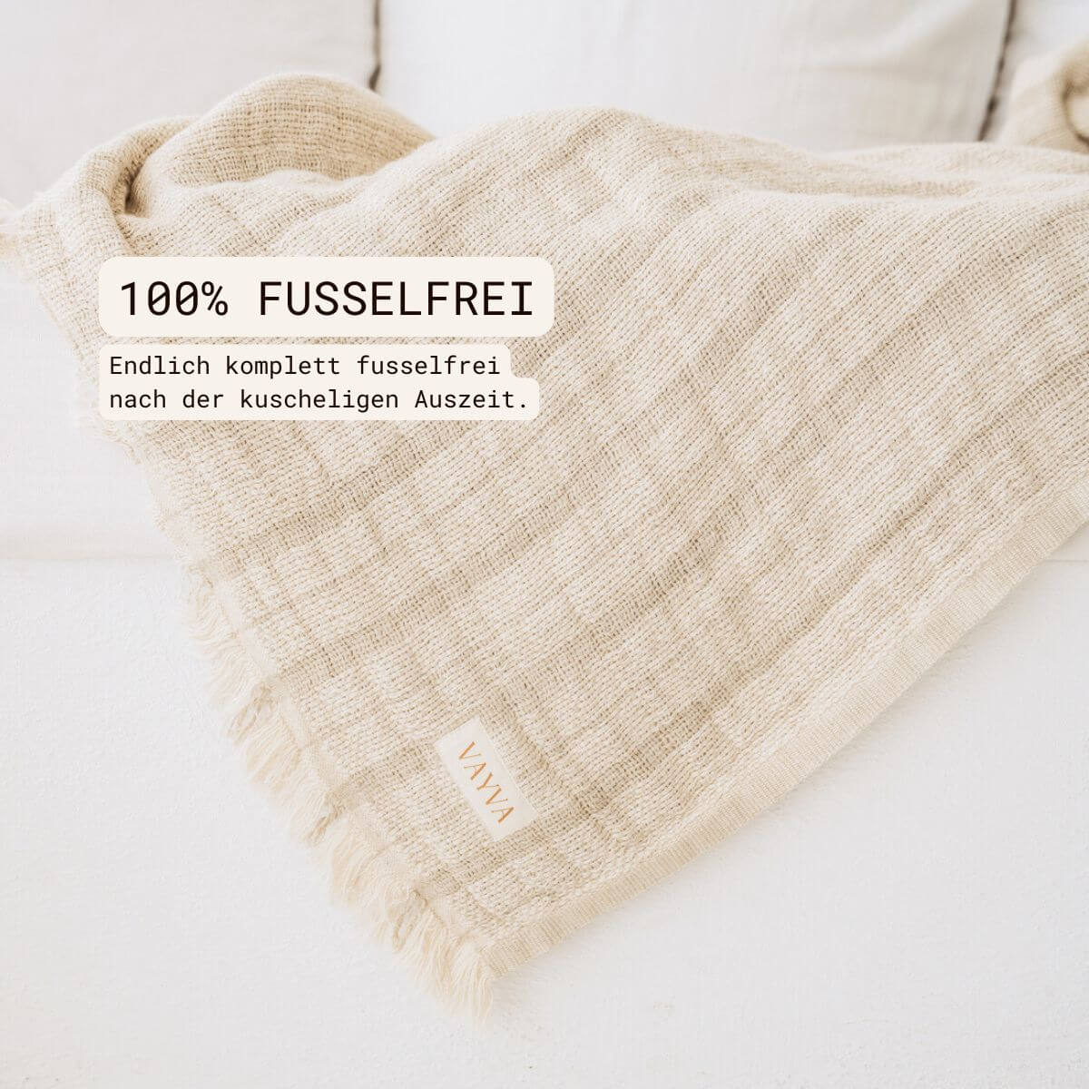 Kuscheldecke (135x200 cm) aus 70% Leinen und 30% OEKO-TEX zertifizierter Baumwolle | Kuscheldecke in der Farbe Beige | Nahaufnahme von Decke