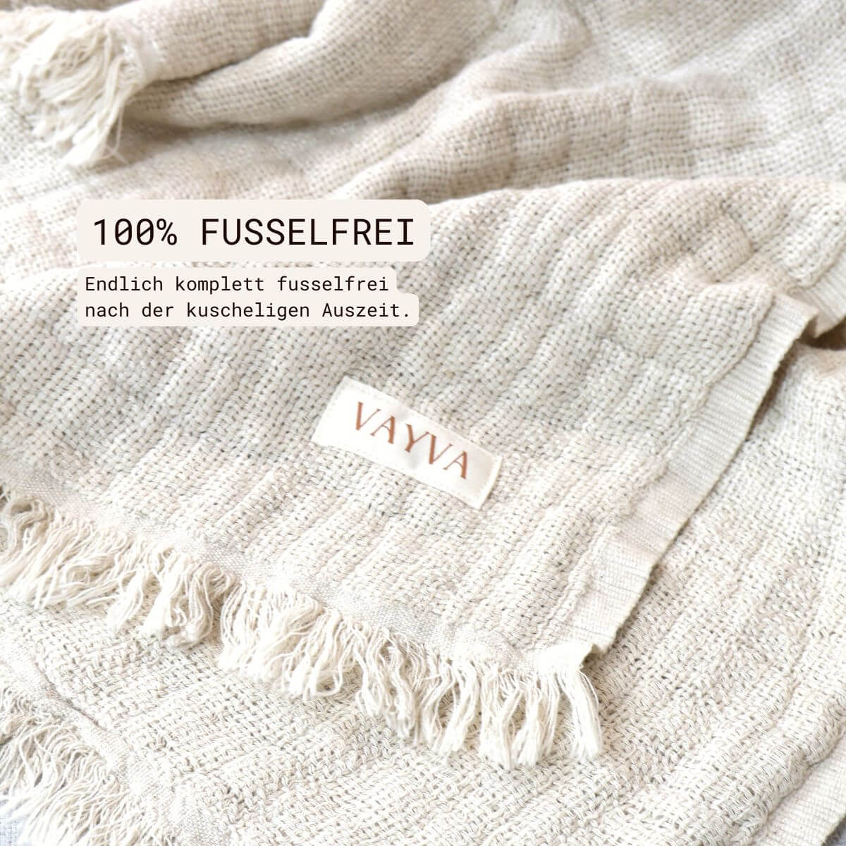 Kuscheldecke (135x200 cm) aus 70% Leinen und 30% OEKO-TEX zertifizierter Baumwolle | Kuscheldecke in der Farbe Beige | Nahaufnahme von Decke