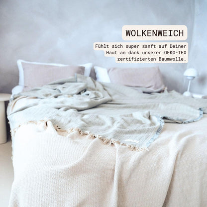 Tagesdecke aus Baumwolle | (240x260 cm) aus 100% OEKO-TEX zertifizierter Baumwolle | Tagesdecke Beige & Grau | Decken liegen auf Bett